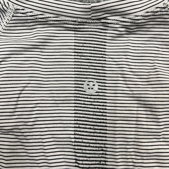Lululemon Shirt Womens 12 Black White Stripe Swiftly Tech Short Sleeve Running - Picture 3 of 8